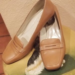 ♥️ Beautiful Covington Loafer.